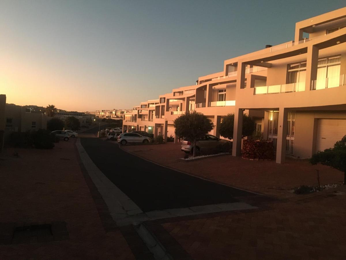 2Whitewaters Bloubergstrand Homestay Esterno foto